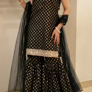 Aura Pakistani women fashion