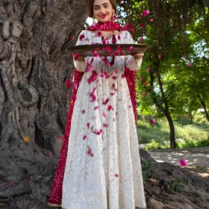 Mahnoor Pakistani women fashion