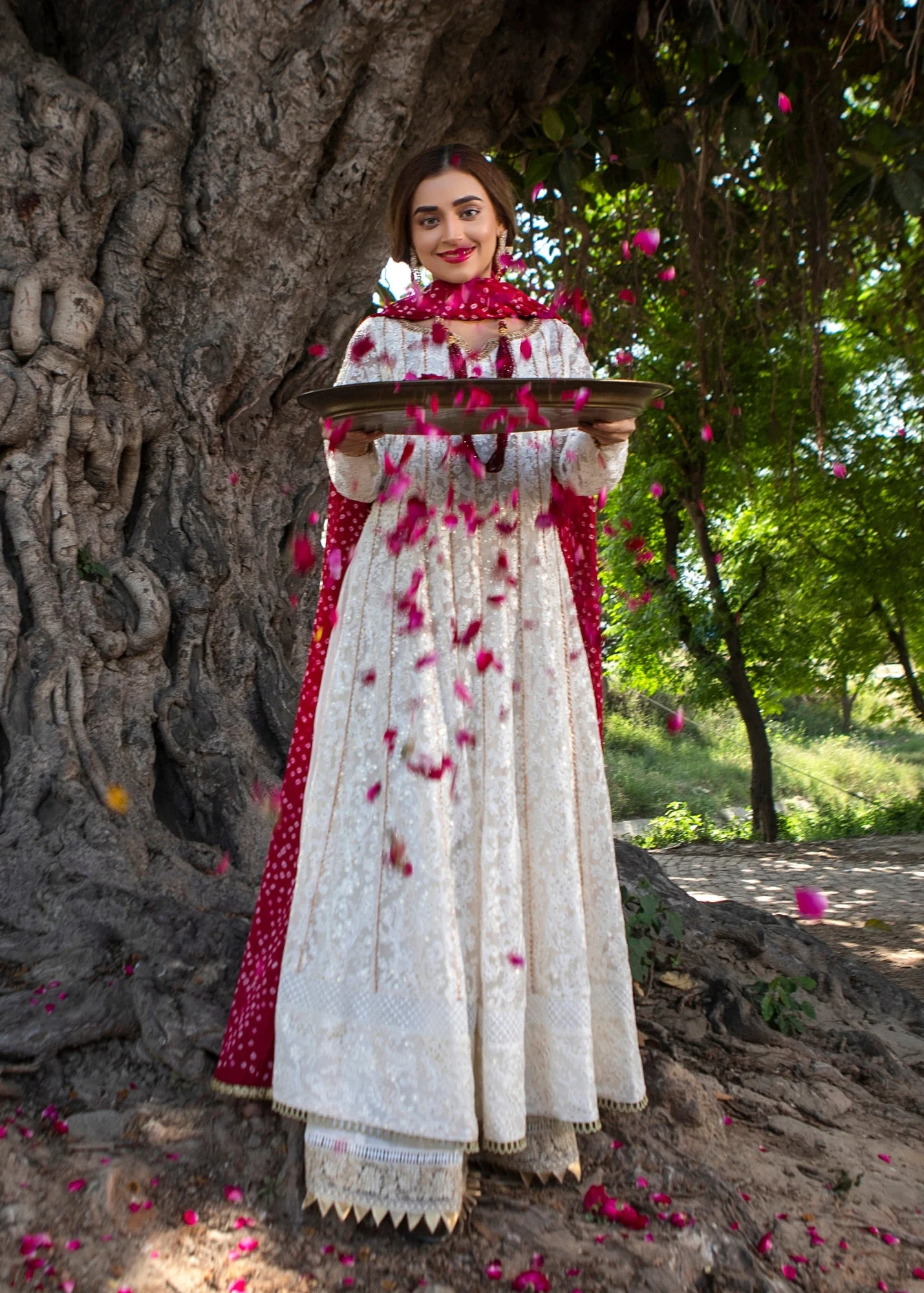 Mahnoor Pakistani women fashion